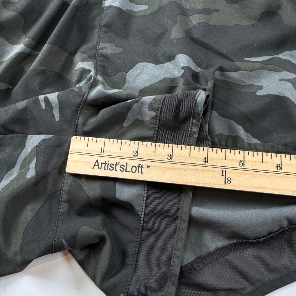 Athleta Printed Mesh Racer Run Shorts 4" Camo Size Large Gray Olive Green - Picture 6 of 7